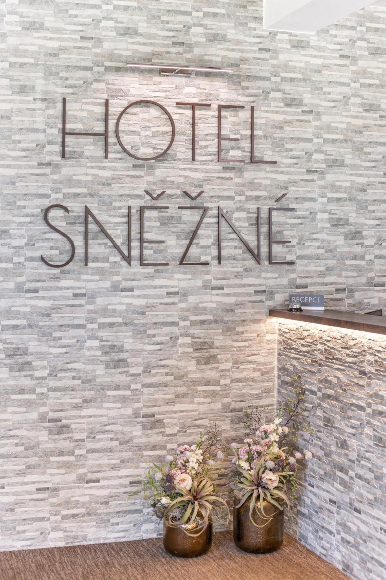 Hotel Snezne Exterior photo